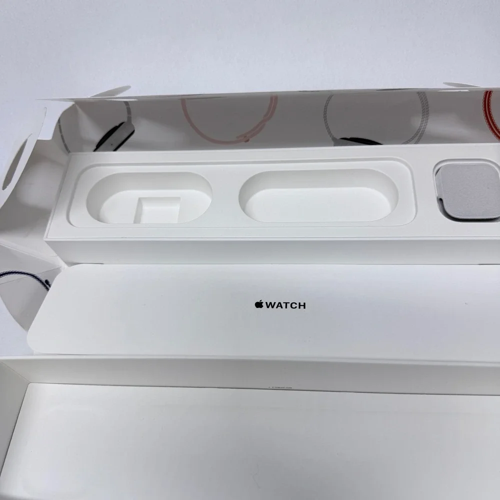 Apple Watch Series 4 40mm Silver Aluminum Seashell Sport Loop BOX ONLY